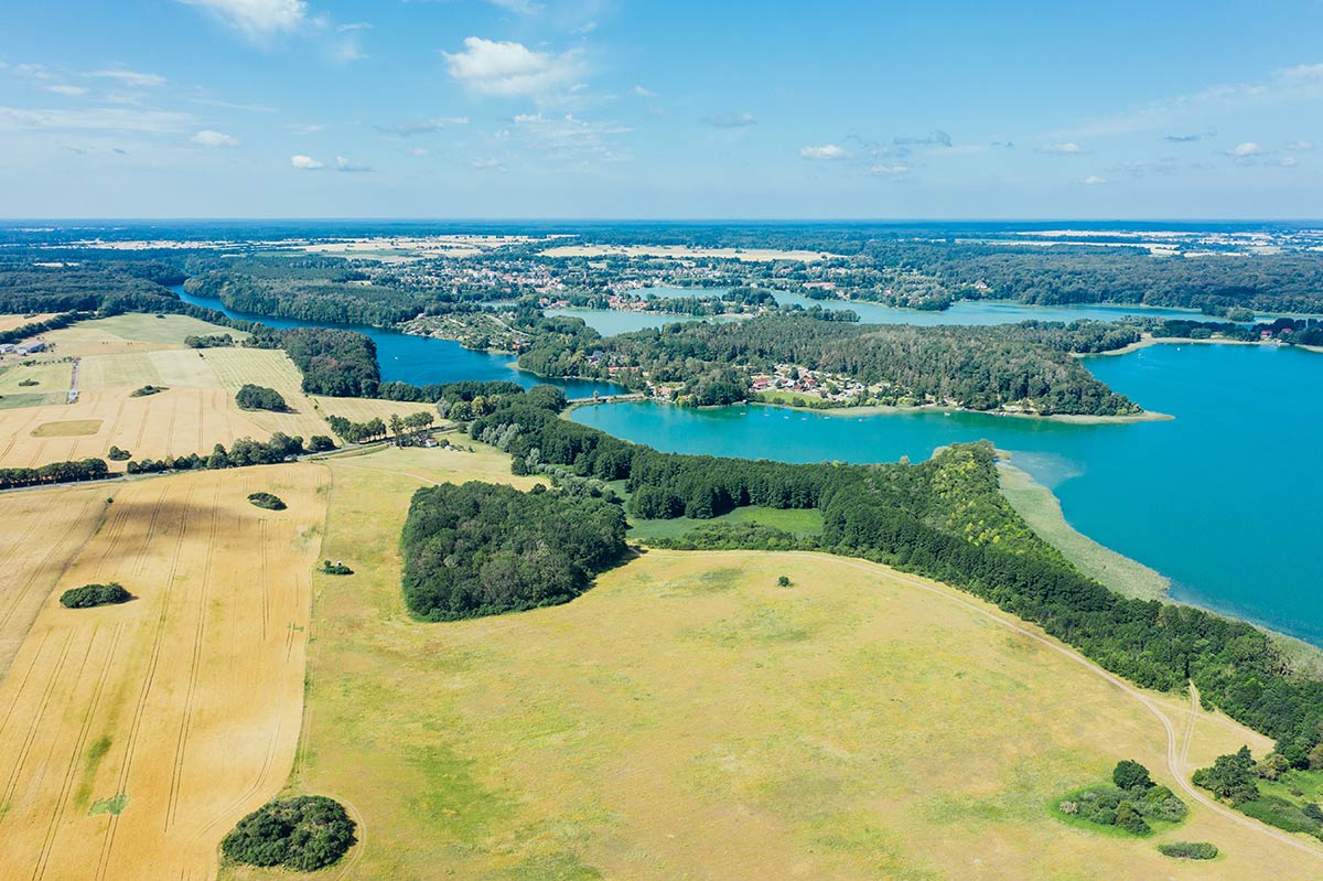 _Aerial-photos-of-the-Feldberg-lakeland-at-the-Breite-Luzin