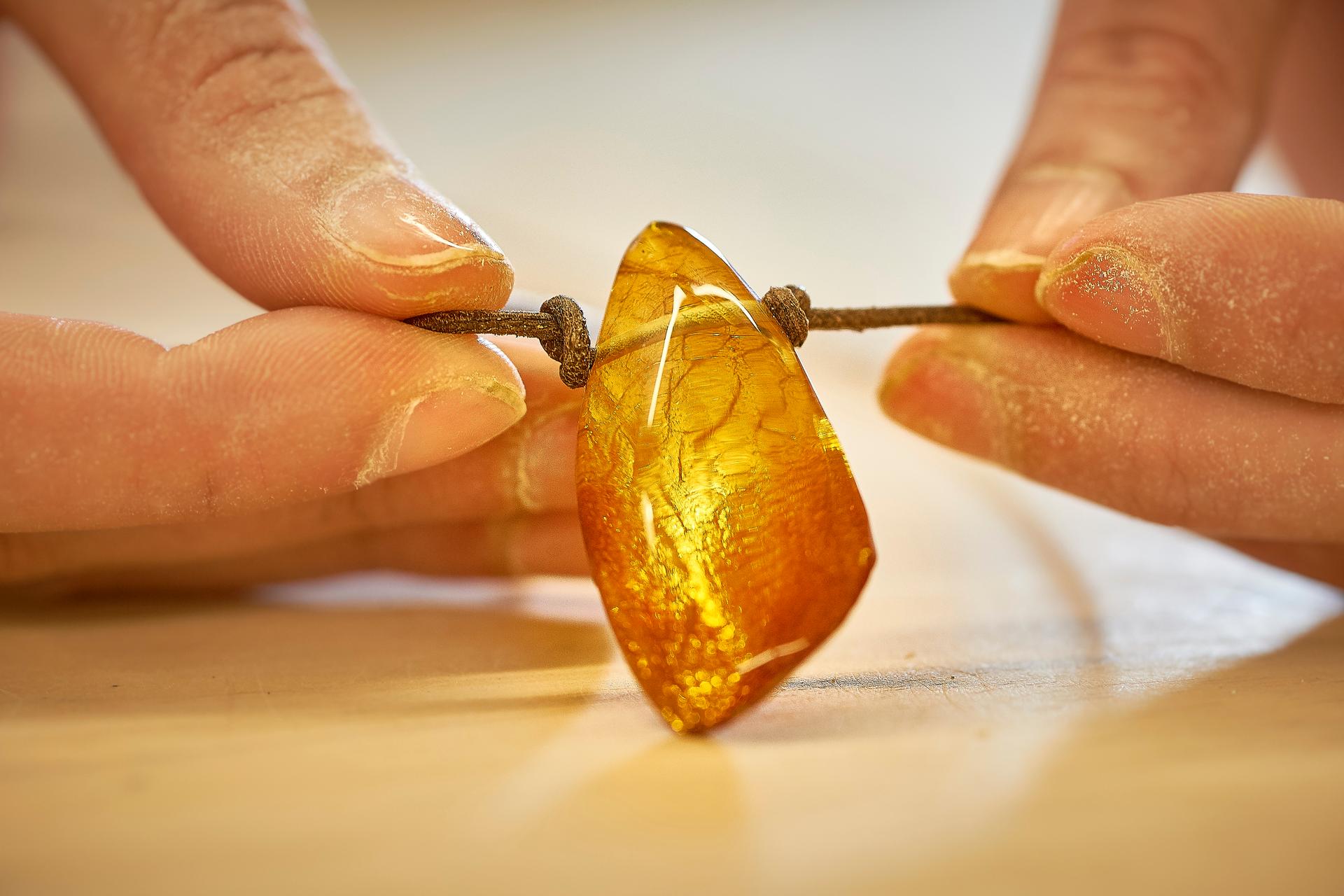 Amber polishing in the German Amber Museum Ribnitz-Damgarten_2
